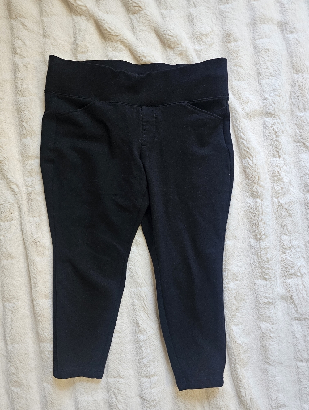 Torrid Black Active Pull-On Capri Leggings
